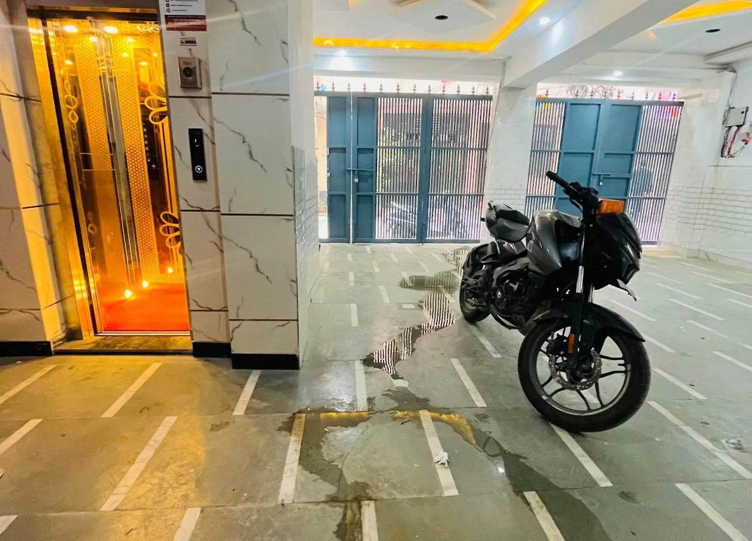 Luxury 1 Bhk Flat In New Delhi Apartment 0*,  India