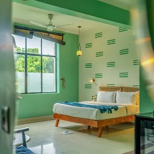 Minimalist One Hauz Khas Village מלון
