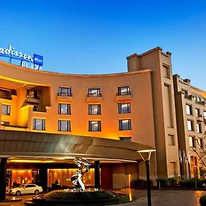 Radisson Blu Plaza Delhi Airport מלון